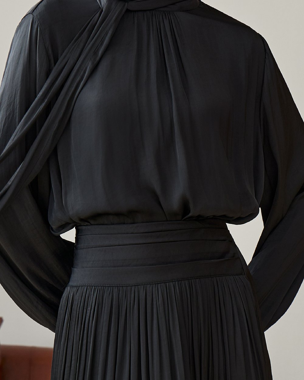 HA GEORGINA IN BLACK