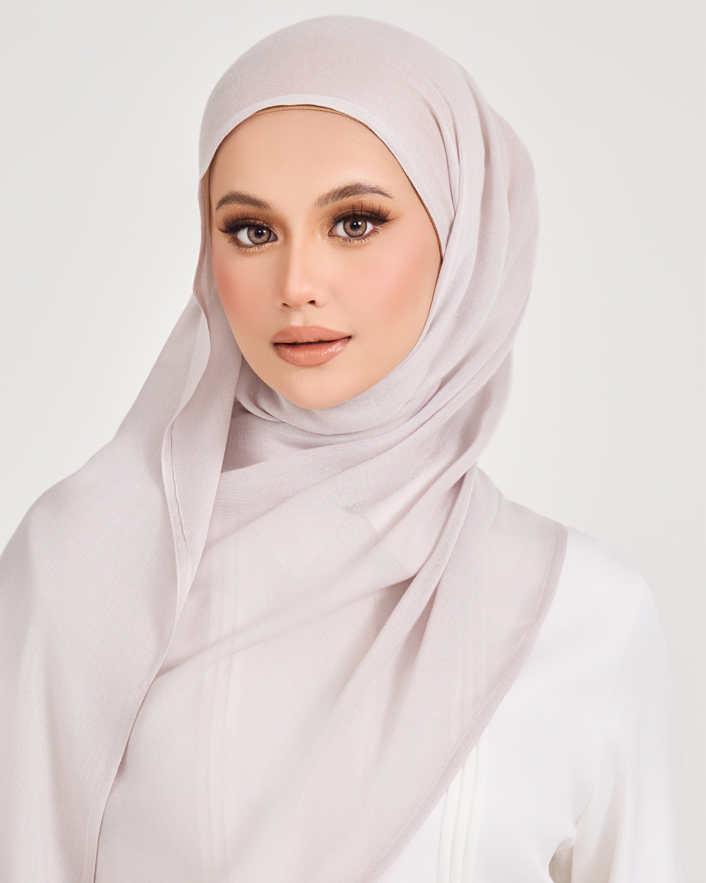 MODAL ESSENCE IN LIGHT GREY