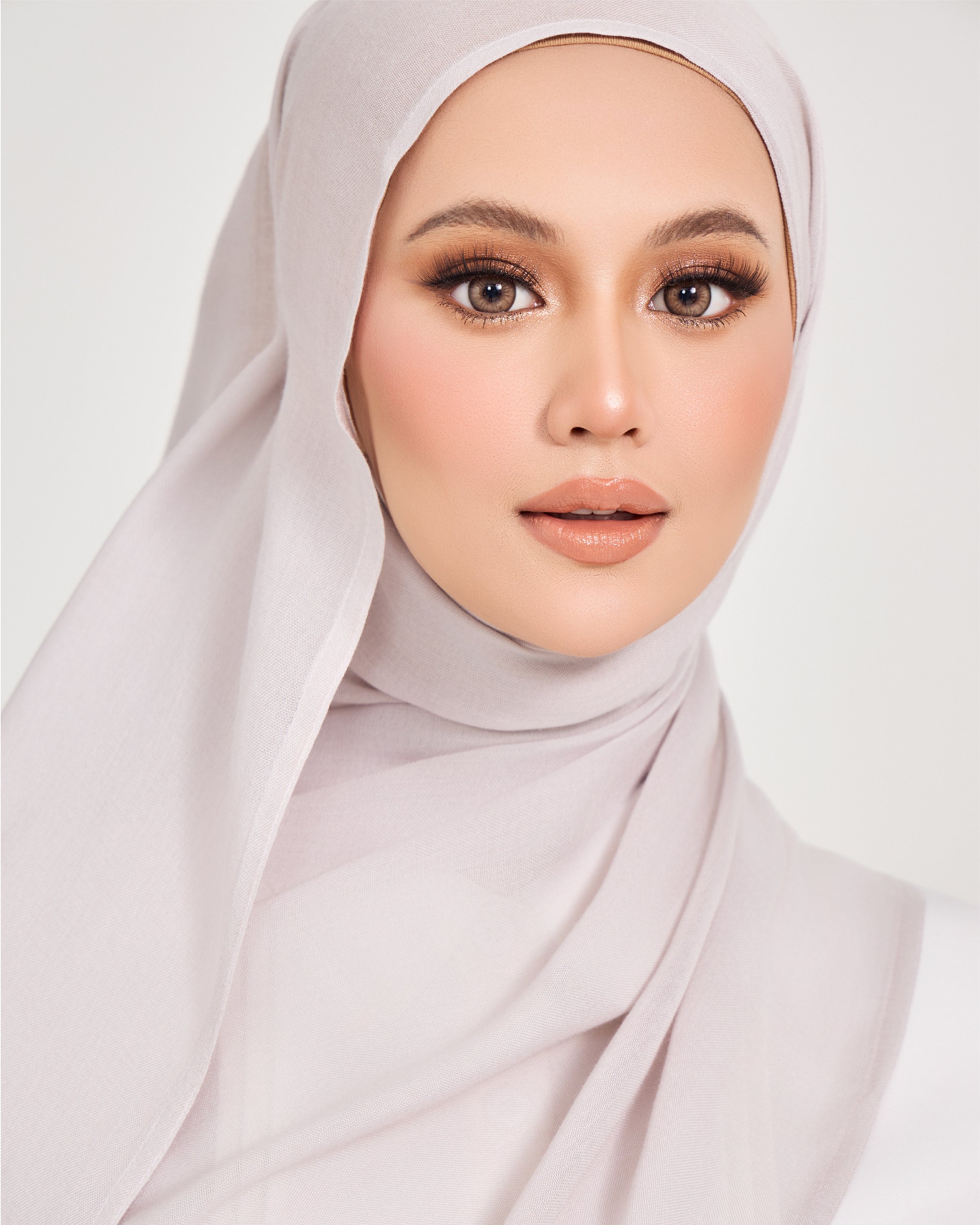 MODAL ESSENCE IN LIGHT GREY