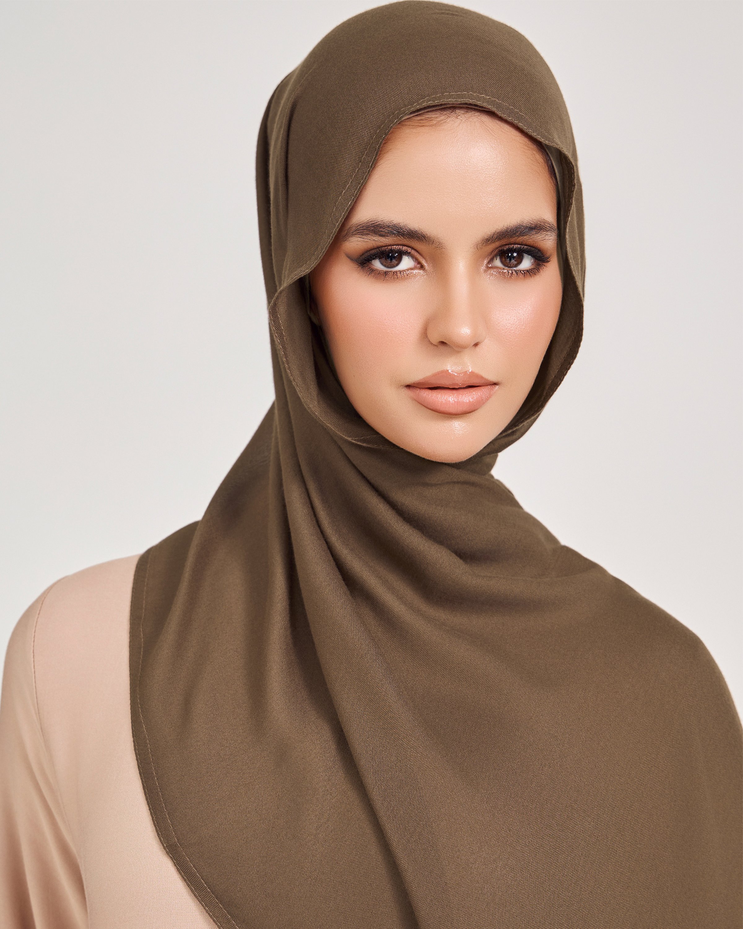 MODAL ESSENCE IN WALNUT