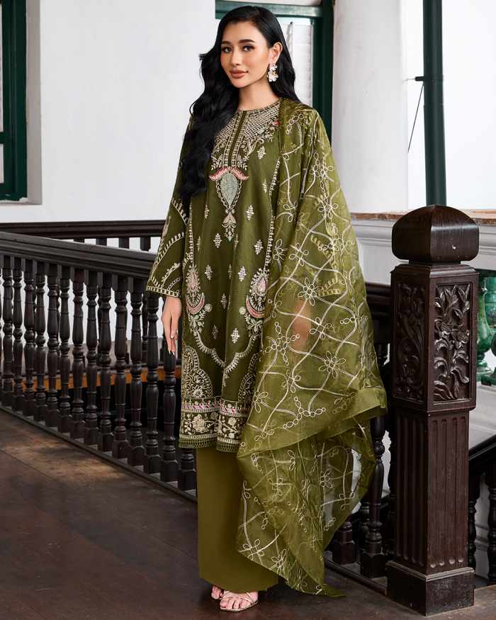 AASHVEE IN OLIVE GREEN