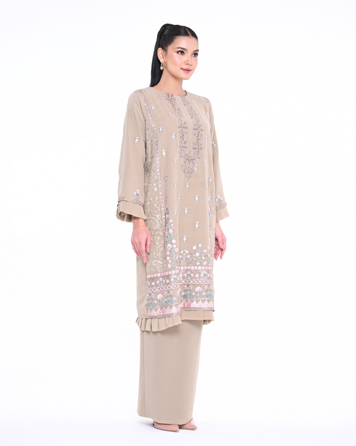 AMMARA IN LIGHT NUDE