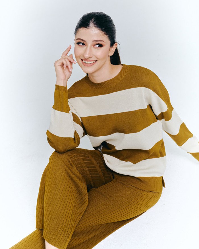KATHY SET IN MUSTARD
