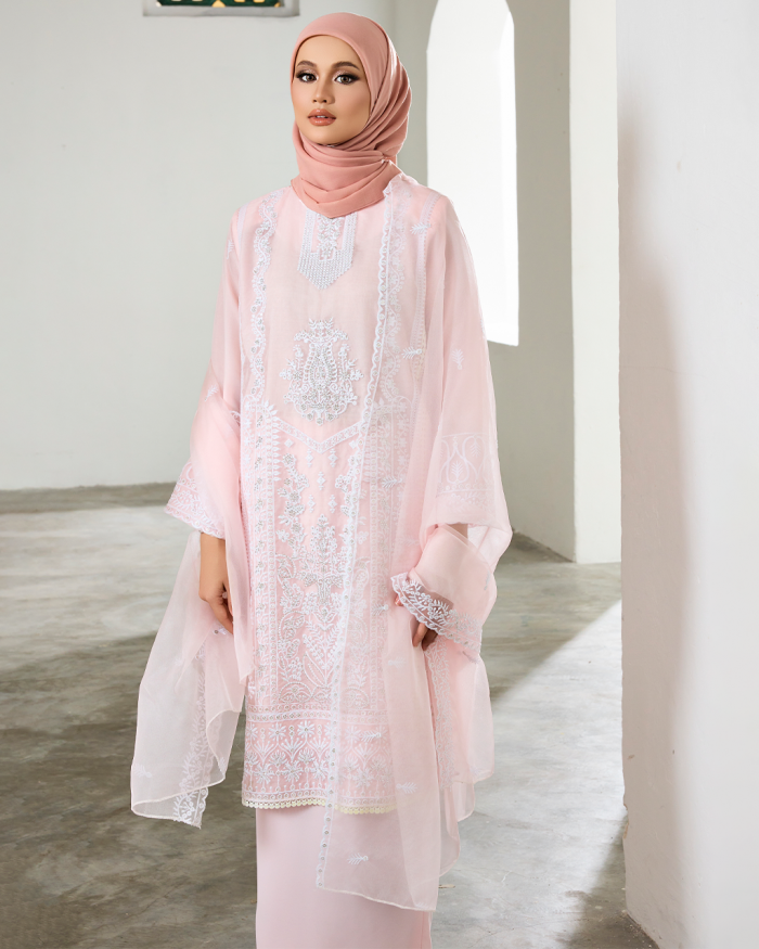 NISHA IN SOFT PINK