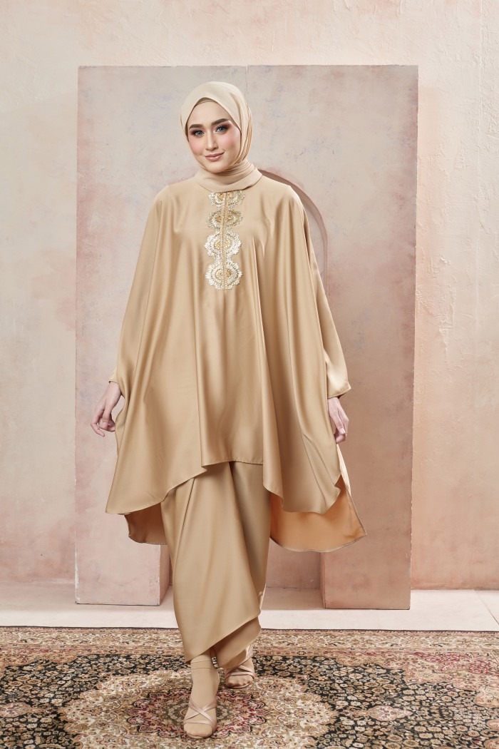 NUREEN IN CHAMPAGNE