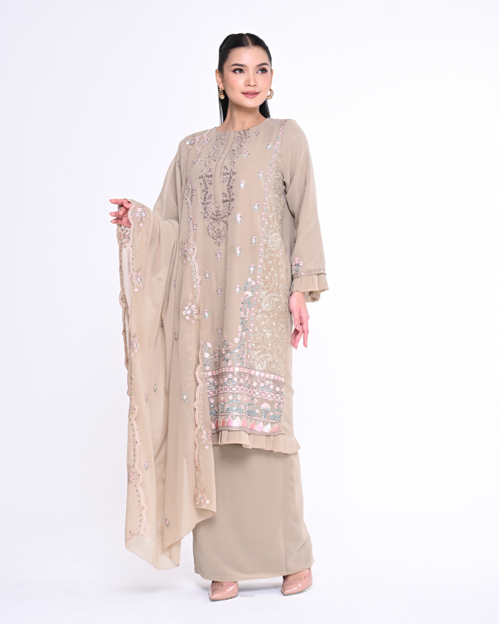 AMMARA IN LIGHT NUDE