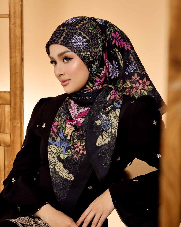 TENUN RAYA RINJANI IN BLACK