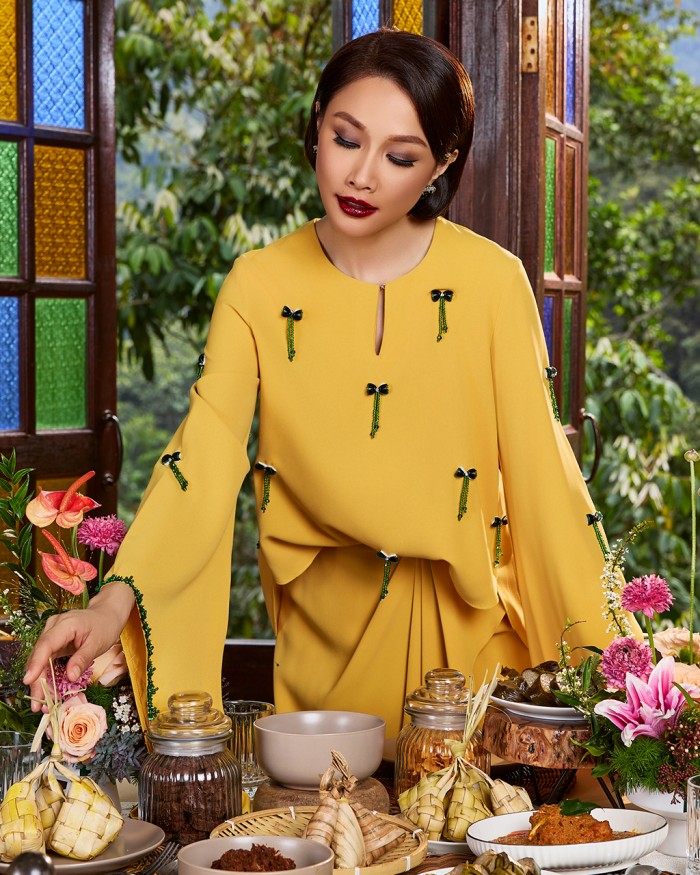 VERA IN YELLOW