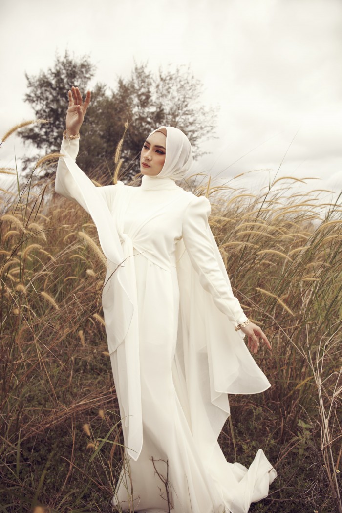 PRE ORDER AMEERA IN OFF WHITE