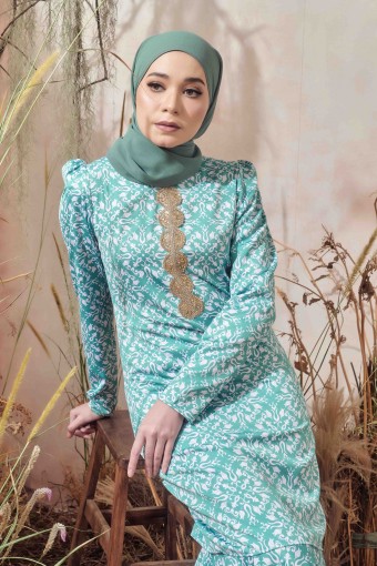 AESHA IN TIFFANY GREEN