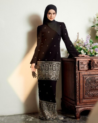 DEFECT EYANA IN BLACK