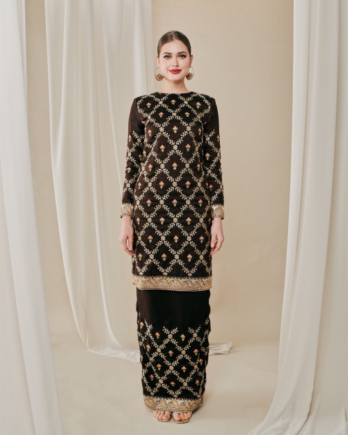 DEF ANJANA SAREE KURUNG IN DARK BROWN