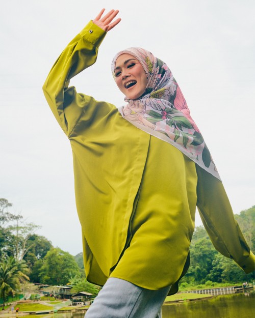 SHELLY BLOUSE 3.0 IN OLIVE GREEN