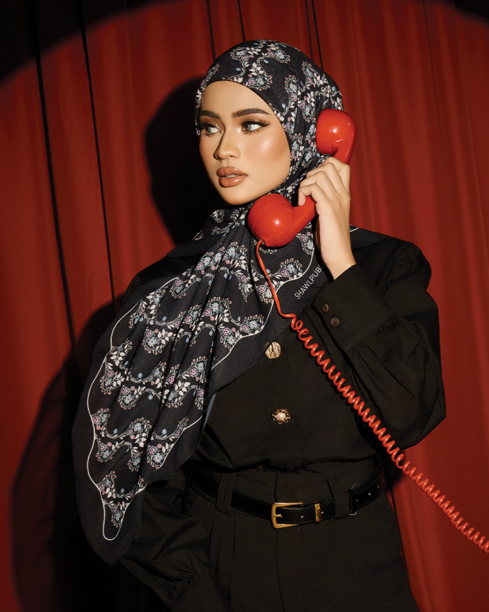 BACK TO BLACK IN BLOOMY