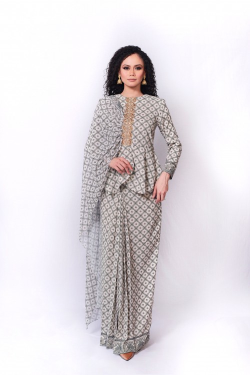 ROOPA KEBAYA (PORCELAIN)