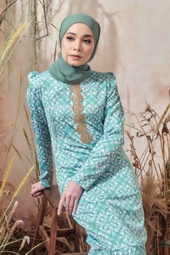 AESHA IN TIFFANY GREEN