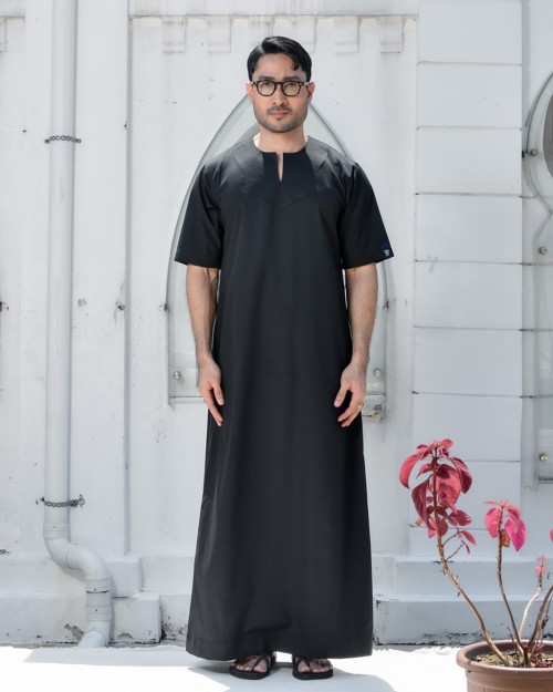 JUBAH QALEEFA IN BLACK