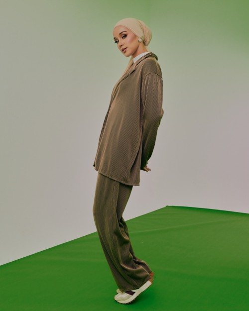 STELLA SET WEAR IN BROWN