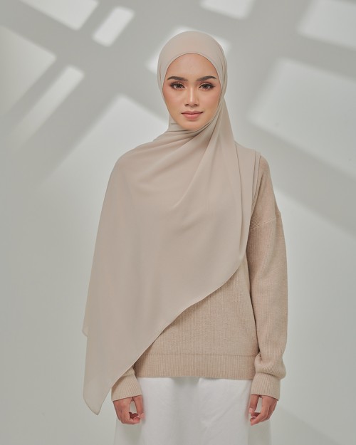BAESiC IN CREAMY WHITE