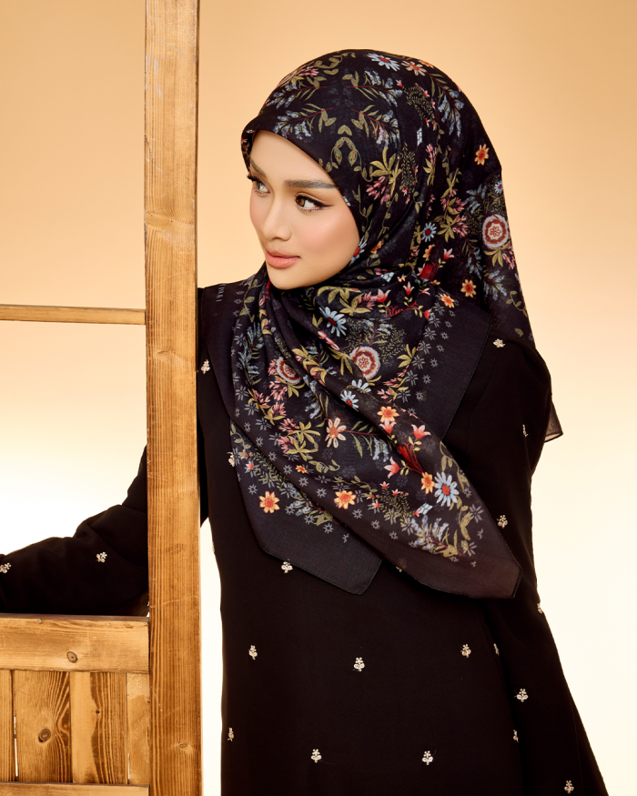 TENUN RAYA DIAN IN BLACK