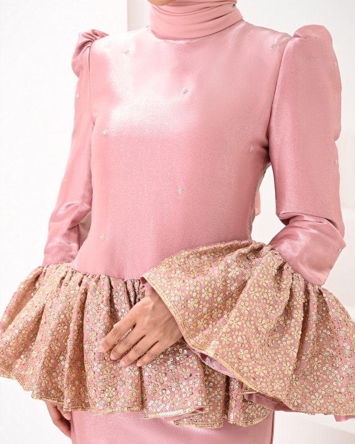 DEFECT BINDIYA IN PASTEL PINK