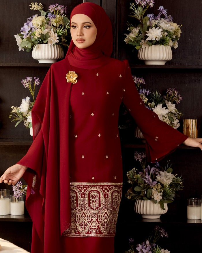 DEFECT EYANA IN RED CHILI