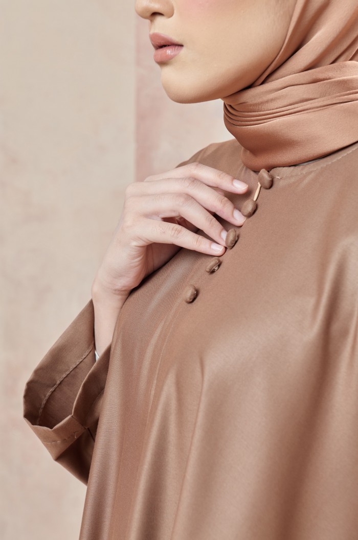 HOMELEISURE CAFTAN IN BROWN