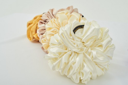 SCRUNCHIES IN WHITE