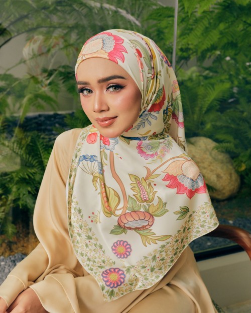 GLAMOURAYA LAWA