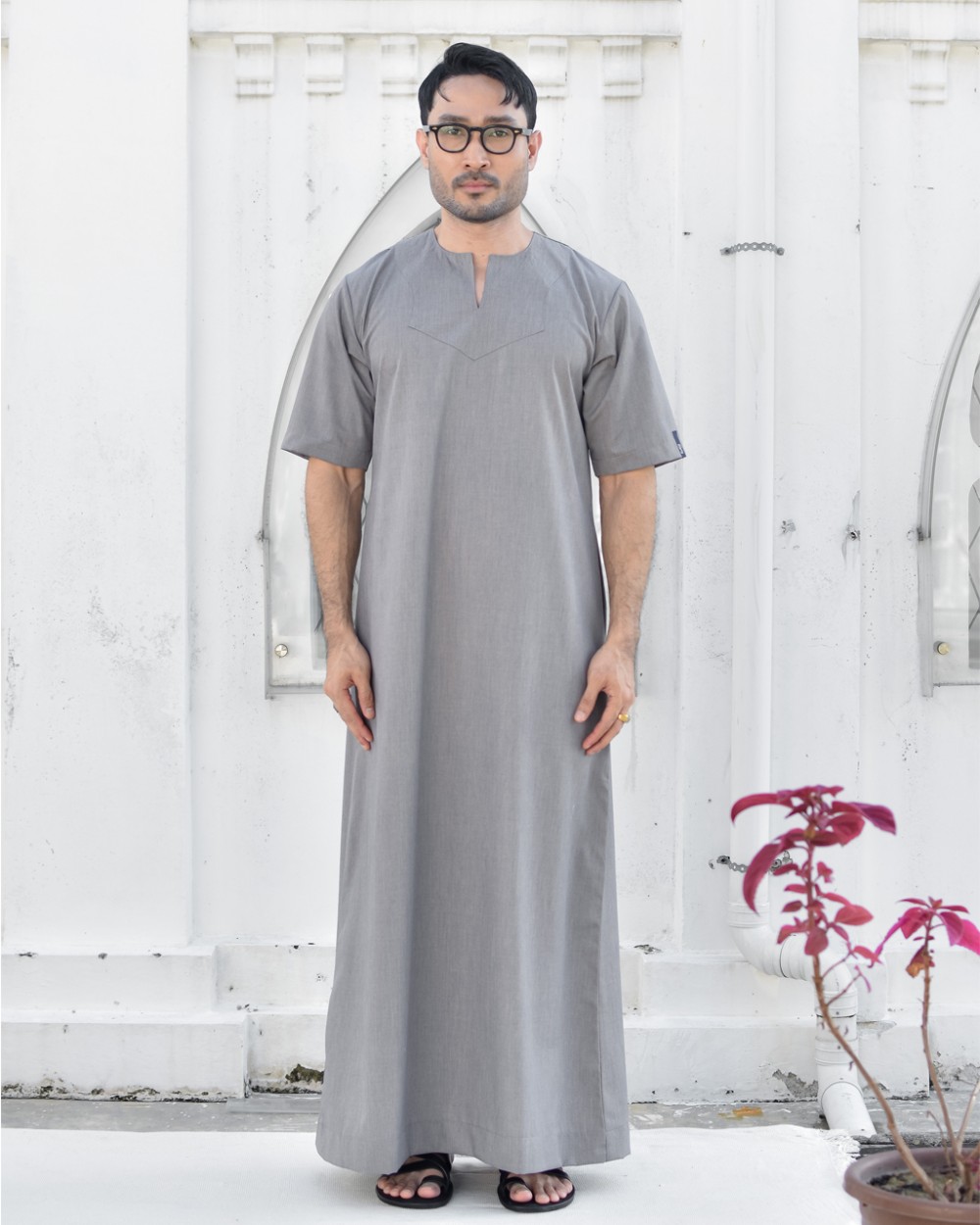 JUBAH QALEEFA IN LIGHT GREY