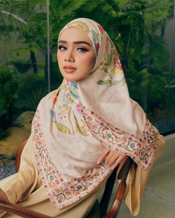 GLAMOURAYA MANIS NUDE