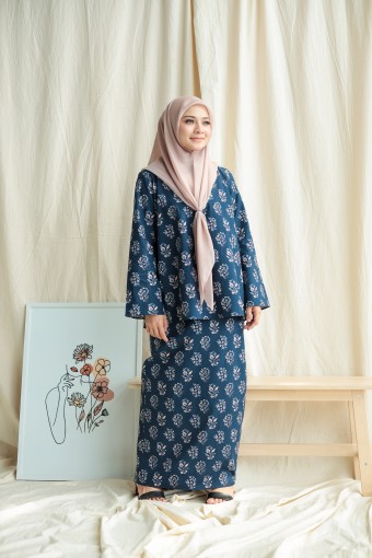 KURUNG NINA IN NAVY BLUE