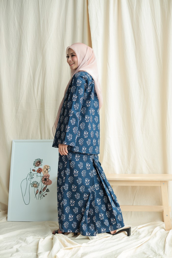 KURUNG NINA IN NAVY BLUE