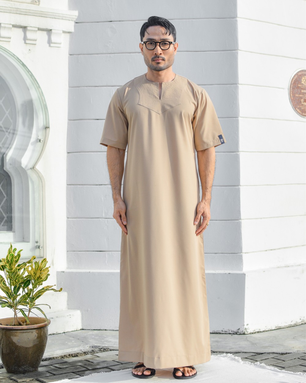 JUBAH QALEEFA IN NUDE