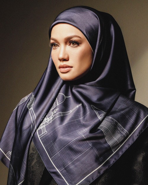 DIRGAHAYU IN PENCAKAR LANGIT OXFORD BLUE