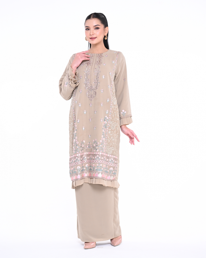 AMMARA IN LIGHT NUDE