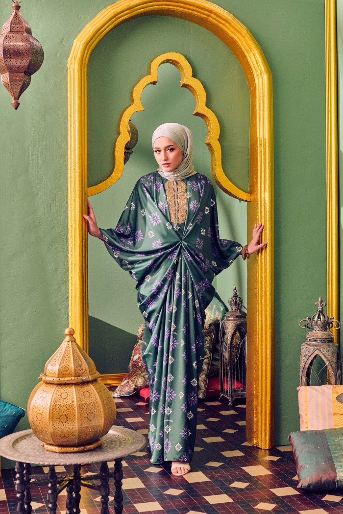 PRIYADAR CAFTAN IN FOREST GREEN