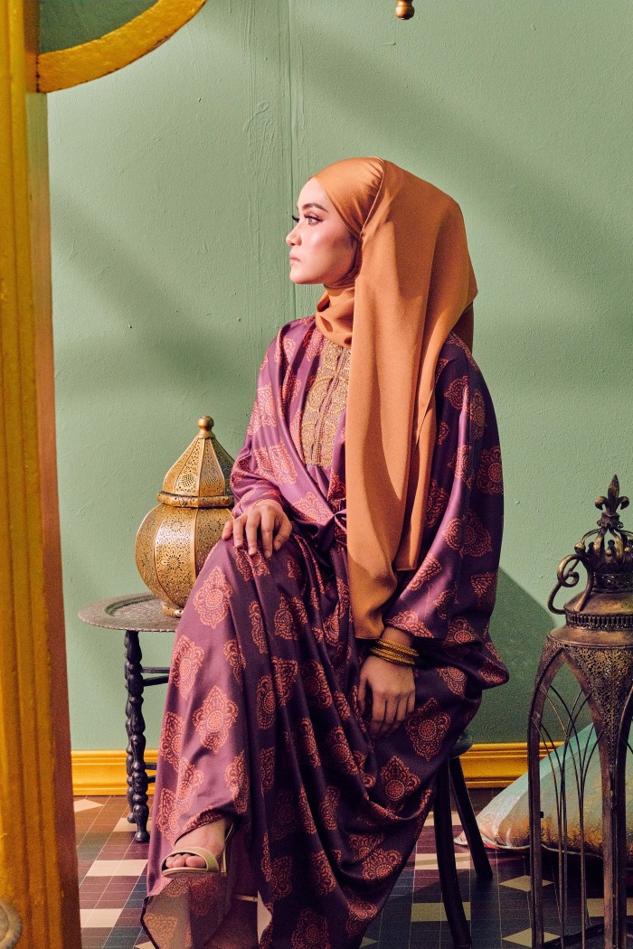 PRIYADAR CAFTAN IN PLUM PURPLE