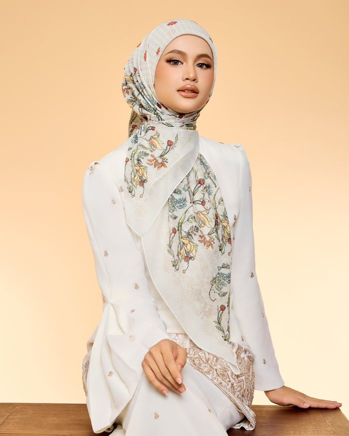 TENUN RAYA RAISA IN SNOW WHITE