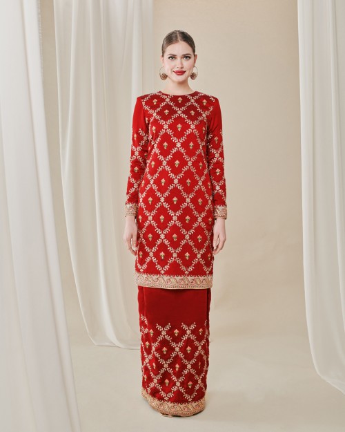 ANJANA SAREE KURUNG IN CHILI RED
