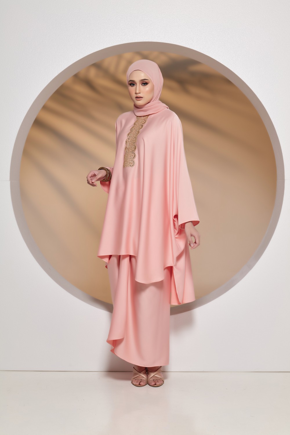 Shawlpublika Malaysia S Pioneering Baju Kurung Saree Online Baju Kurung Malaysia Baju Kurung Shawlpublika Caftan Rani Caftan In Salmon Peach