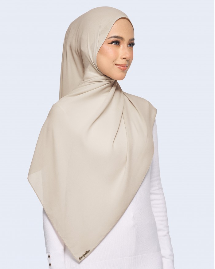 MALIQA SHAWL 2.0 IN LIGHT NUDE