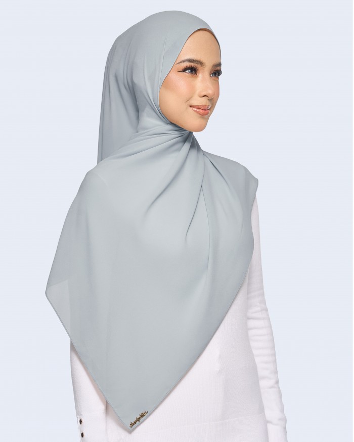 MALIQA SHAWL 2.0 IN POWDER BLUE