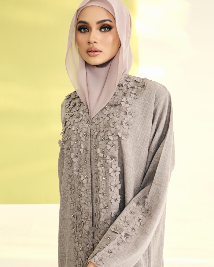 AMINA IN CHARCOAL
