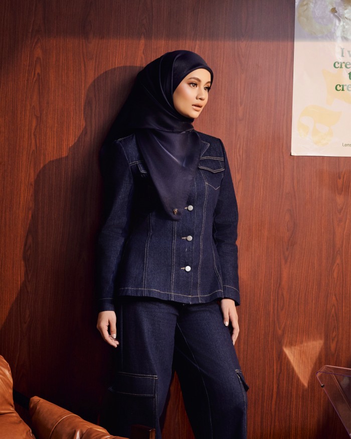 SILK ORGANDY IN BLUE BLACK