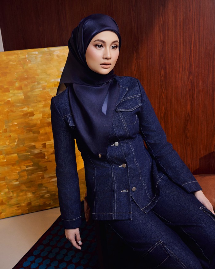 SILK ORGANDY IN BLUE BLACK