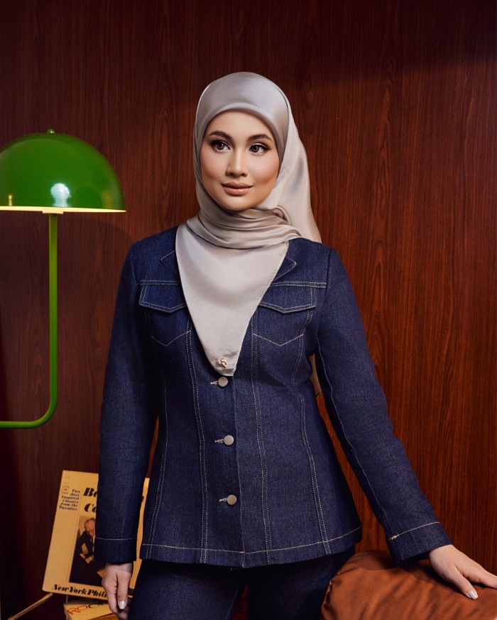 SILK ORGANDY IN GREY