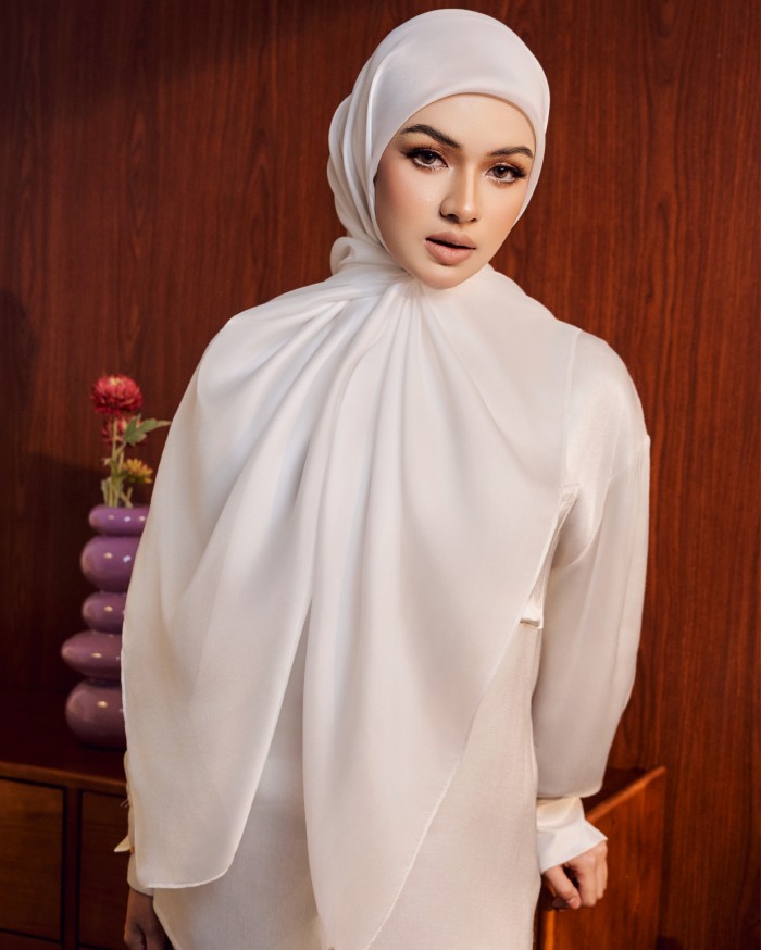 SILK ORGANDY IN OFF WHITE