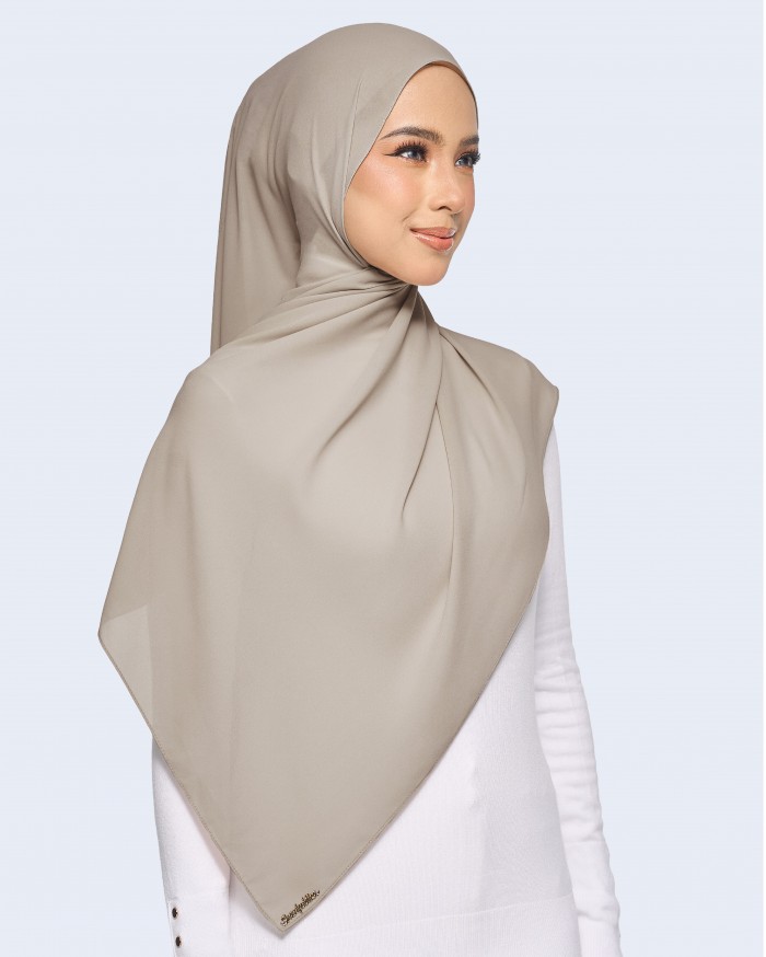 MALIQA SHAWL 2.0 IN TAUPE