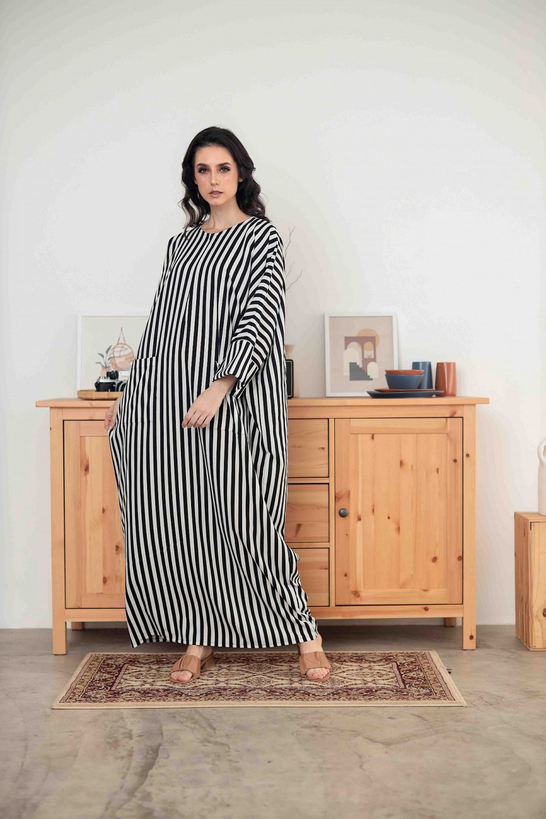 ALANNA IN BLACK WHITE